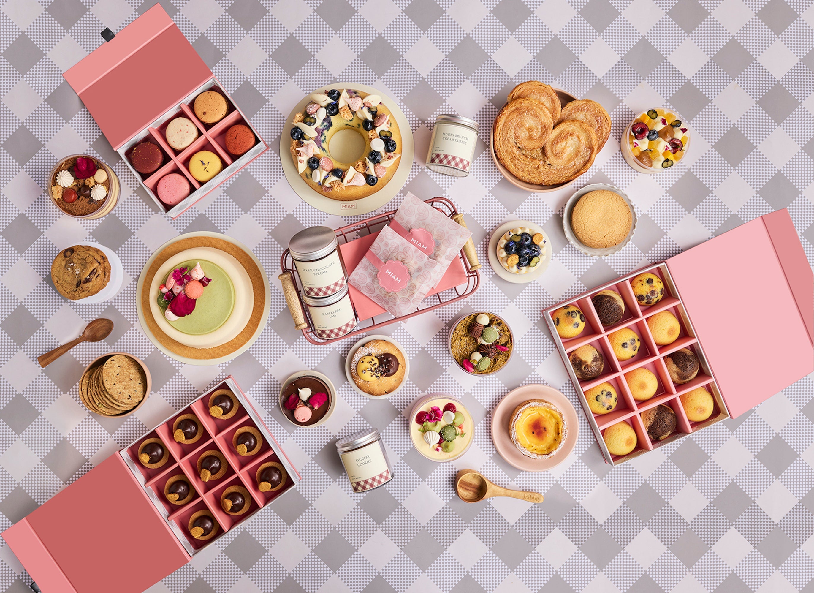Macarons & Assortments