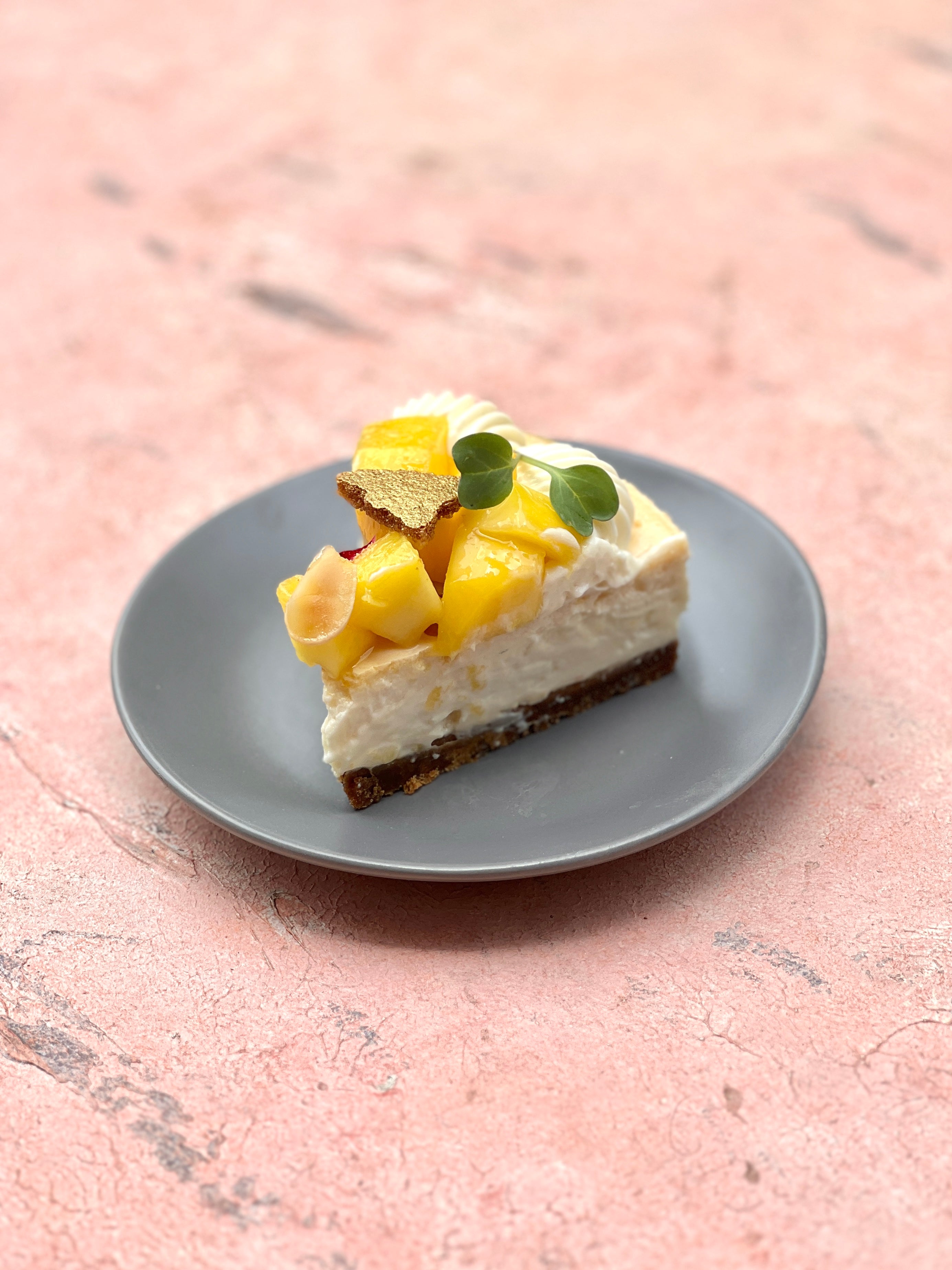 Baked Cheesecake with Fresh Mangoes - 1kg